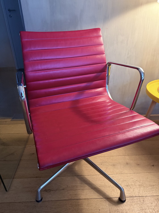 Image 1 of Vitra