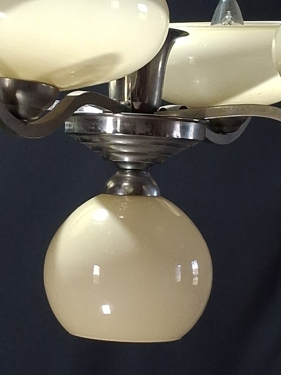 Image 1 of Lampadario in metallo cromato con 5 paralumi in opalino giallo pallido, anni '50