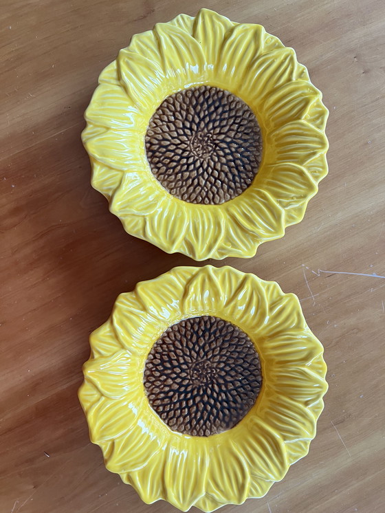 Image 1 of Zonnebloem keramische schaal. Stijl Caldas da Rainha