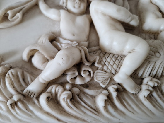 Image 1 of Relieve mural de alabastro (putti) con marco de exhibición de lujo Larson-Juhl
