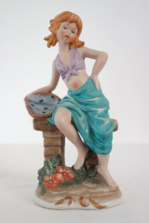 Figurine vintage Capodimonte Italie – Jeune fille au panier de poissons