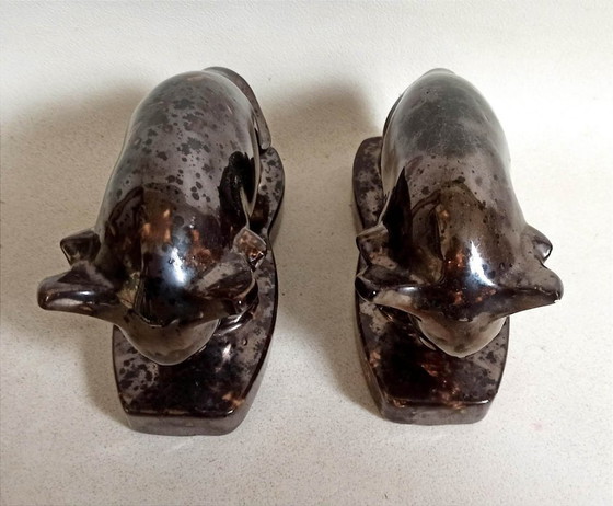 Image 1 of Een paar boekensteunen uit de jaren 60 met een gestileerd stierenontwerp.