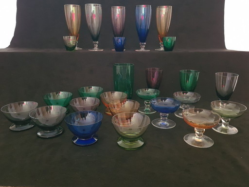 Carnival glass Kristalunie Maastricht. Designer: Max Verboeket