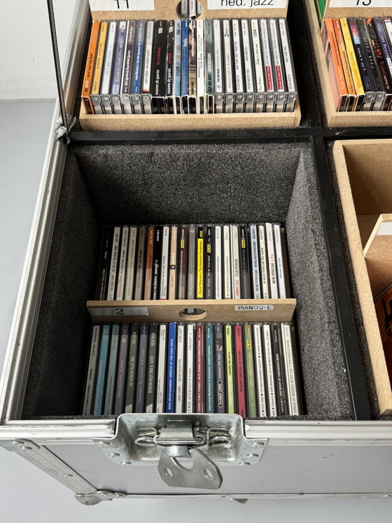 Flight case 135x63x56cm for 840 CDs / Custom Made Interior – 2 seaters, Aluminium (photo 6 of 8)