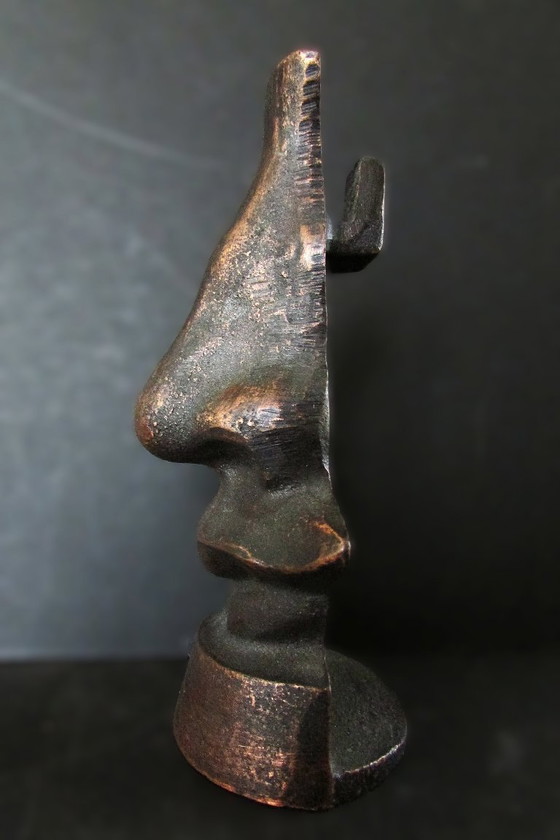 Escultura de una nariz, metal marrón, Bronce (foto 2 de 8)