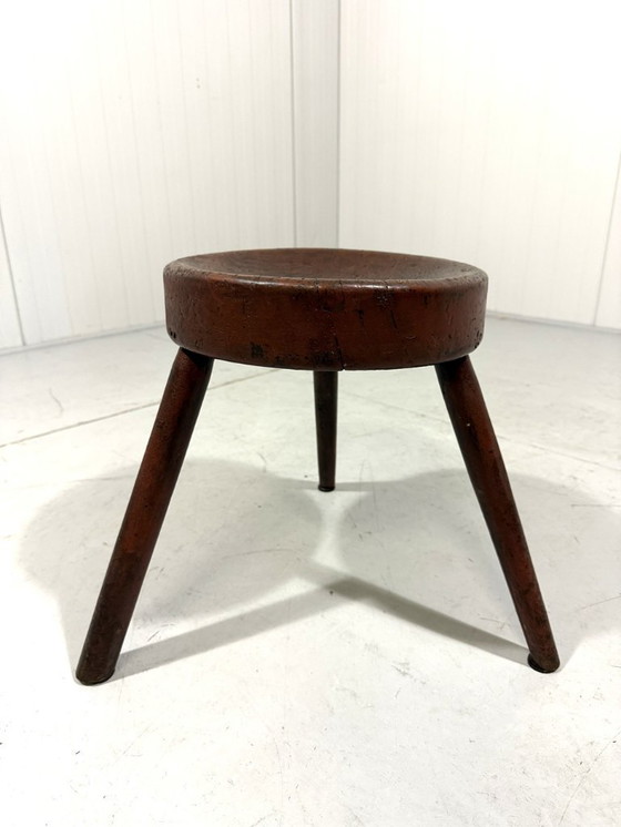 Image 1 of Antiek rustiek houten driepootkrukje 1900’s