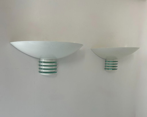 Coppia di applique postmoderniste, metallo bianco e vetro, Francia 1980