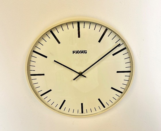 Image 1 of Horloge murale vintage suisse beige de Favag, années 1970