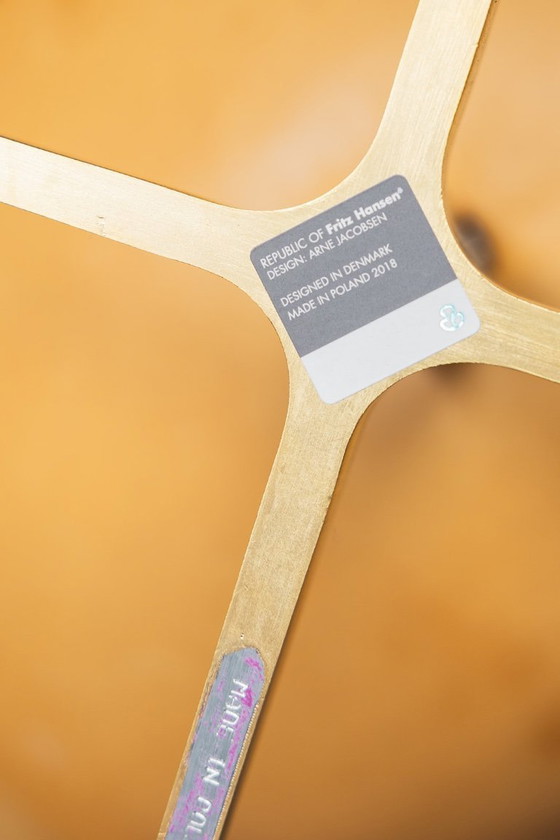 Image 1 of Poltrona a uovo + pouf