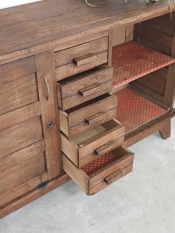 Buffet en chêne de René Gabriel, période de reconstruction 1950. – Armoires de rangement, Wood, Design (photo 4 of 30)