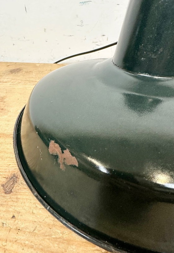 Image 1 of Industriële Franse donkergroene emaille fabriekslamp, jaren 60