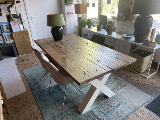Image 1 of Mesa de comedor robusta de roble. 495 €.
