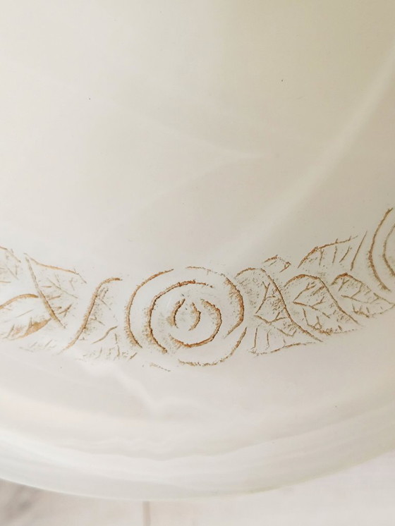 Image 1 of Paire de lustres en pâte de verre blanc et doré