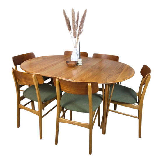 Image 1 of Haslev 'Timeless' tafel, vintage Deense verlengbare ronde / ovale  tafel