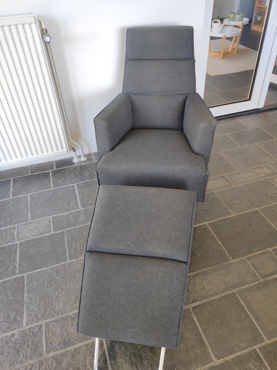 Image 1 of Modèle en stock, fauteuil Solo avec repose-pieds.