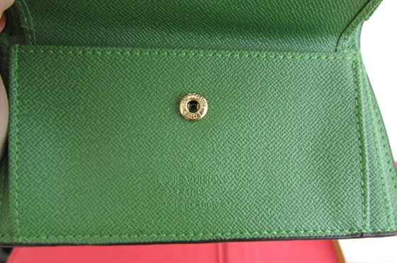 Image 1 of Porte feuille compact L.Vuitton,monogrammé perforé , intérieur vert