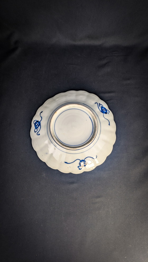 Image 1 of Imari porcelain plate with late 19th century Japanese floral design