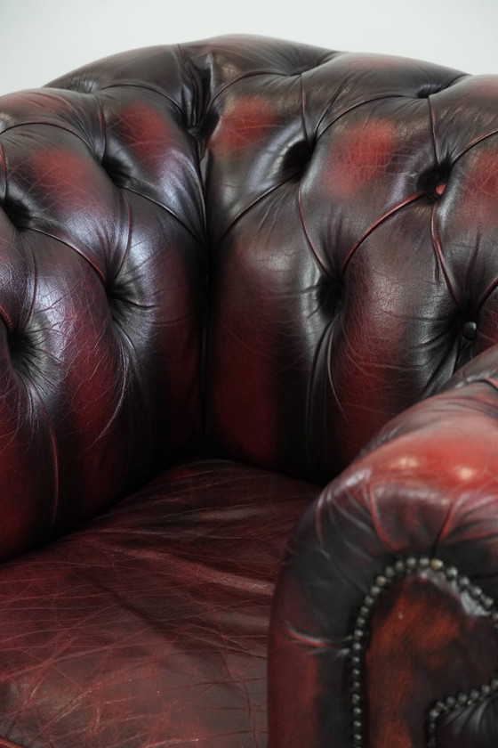 Image 1 of Englischer Chesterfield-Ledersessel auf Rollen, verziert mit Ziernieten