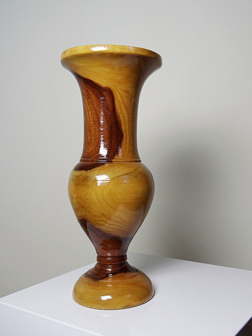 Kleine vintage handgedraaide olijfhouten vaas