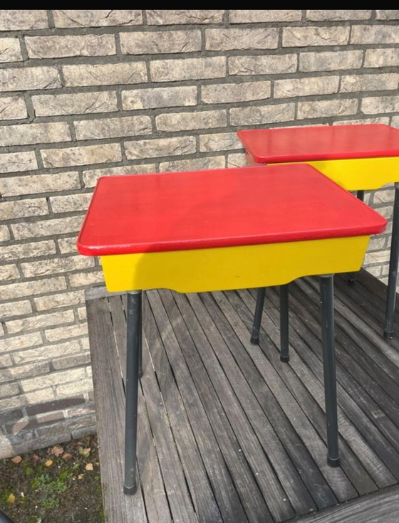 Image 1 of Comodini retrò rossi e gialli