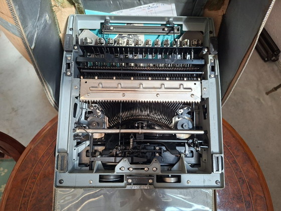 Image 1 of Remington Travel-Riter Deluxe (années 1960) + Documentation originale