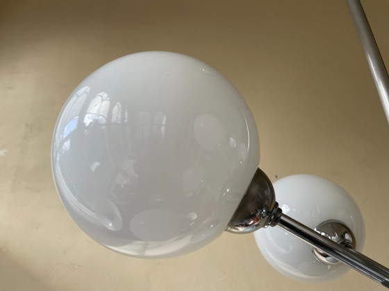 Image 1 of Lampada a sospensione Lampada da soffitto 8 lampadine opaline anni '70 francese