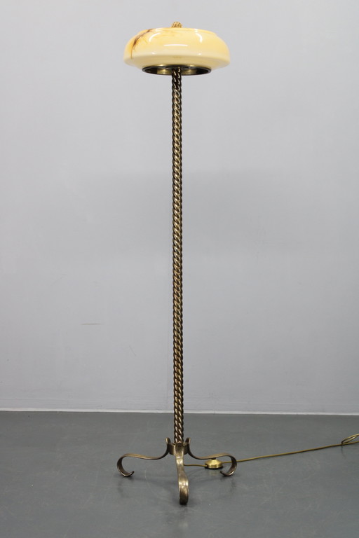 Lampadaire en laiton restauré 1940S avec abat-jour en verre