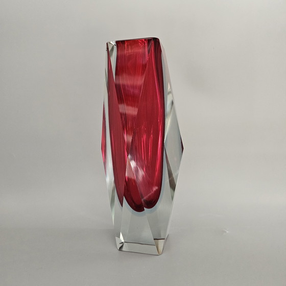 Image 1 of Vaso in vetro vintage, sfaccettato. Rosso e blu. Vetro di Murano, Italia.