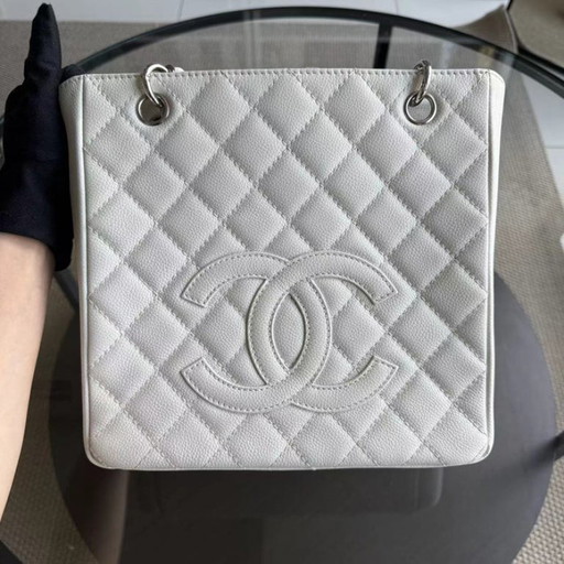 Borsa tote Chanel PST Petite Shopping - Borsa tote trapuntata bianca in pelle di caviale Serie 12