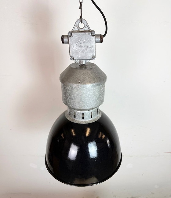 Image 1 of Lampe industrielle en émail noir d'usine, fabriquée par Elektrosvit dans les années 1960.