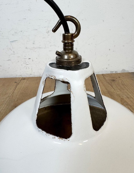 Image 1 of Industriële witte geëmailleerde fabriekshanglamp van Thorlux, jaren 60