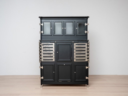 Duitse instrumentenkast voor tandartsen van Arnold Biber, Pforzheim, circa 1920. – vitrinekasten, Wood
