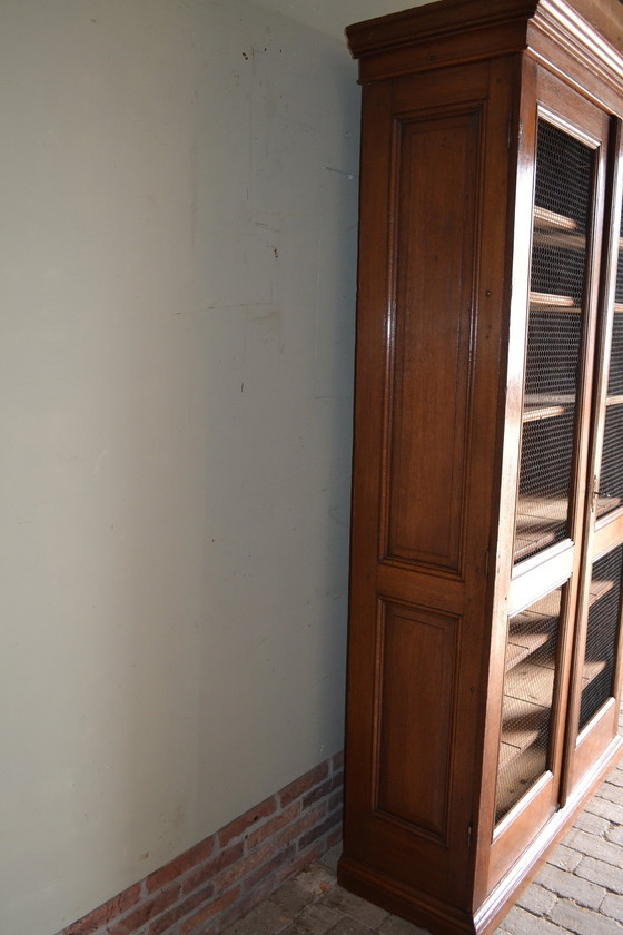 Image 1 of Bibliothèque ancienne en chêne avec portes en gaze