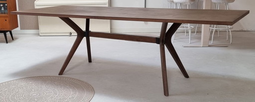 Kajse Dining Table
