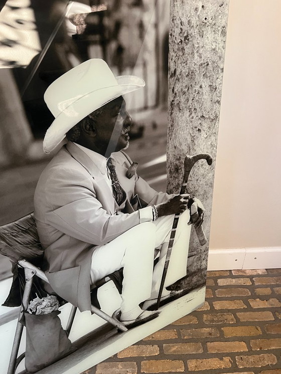 Image 1 of "Sitting Man" – Jos van Riel | Dibond 80x120 cm Photo