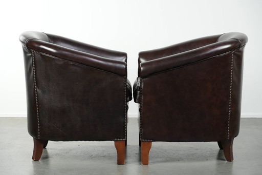 2 Club-Sessel aus dunkelbraunem Rindsleder in gutem Zustand mit zeitlosem und stilvollem Design im englischen Stil.