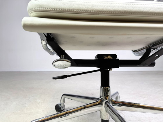 Image 1 of Original Vitra EA 217 Bürostuhl Charles Eames leder weiß Chefsessel