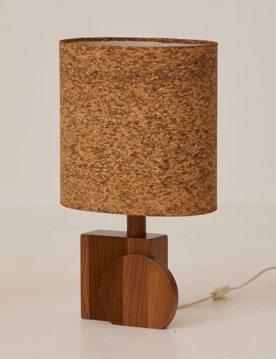 Image 1 of Par de lámparas artesanales de roble macizo con pantallas de corcho, circa 1970