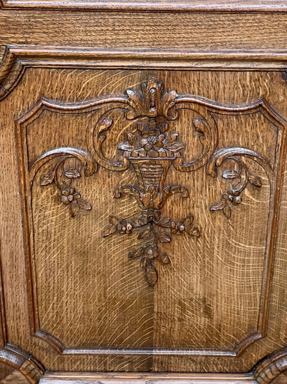Lütticher Bücherschrank aus geschnitzter Eiche im Regency-Stil – Bücherregale, Glass, Hollywood Regency (photo 7 of 7)