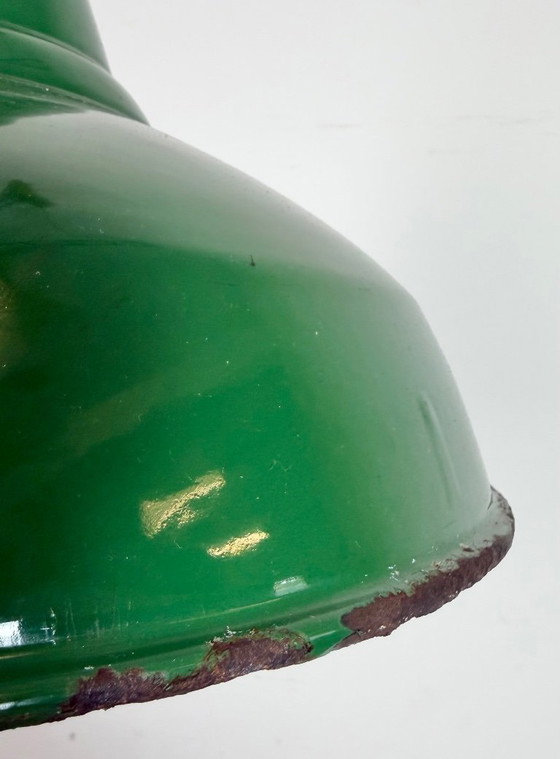 Image 1 of Lámpara colgante industrial británica de esmalte verde, década de 1960