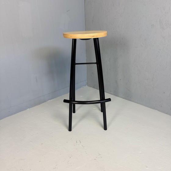 Image 1 of Tabouret de bar postmoderne des années 80, structure en acier tubulaire noir