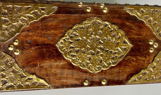 Image 1 of Handgemaakte houten doos met messing beslag – decoratief vintage stuk
