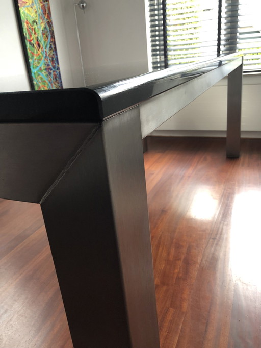 Custom Made moderne eettafel.