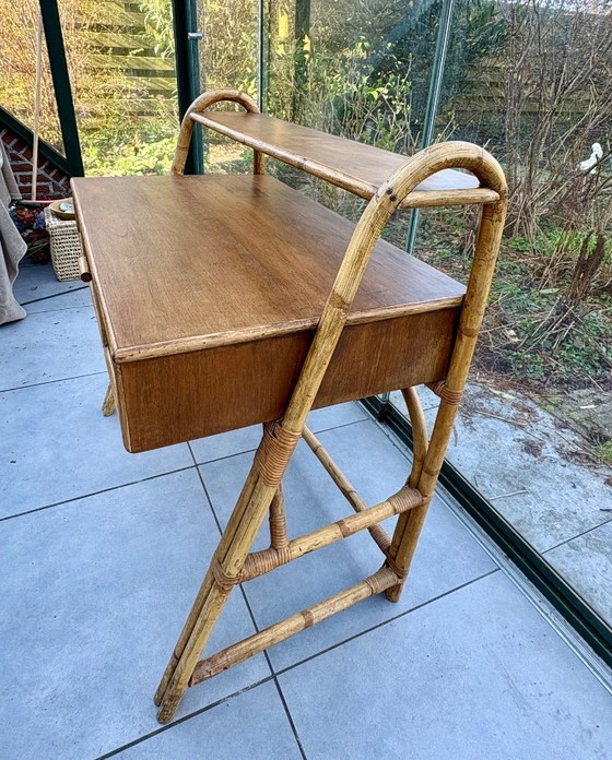Image 1 of Bellissima scrivania vintage in rattan di metà secolo