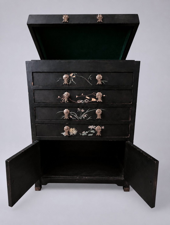 Image 1 of Coffret à objets précieux chinois incrusté de nacre (avec rapport d'expertise)
