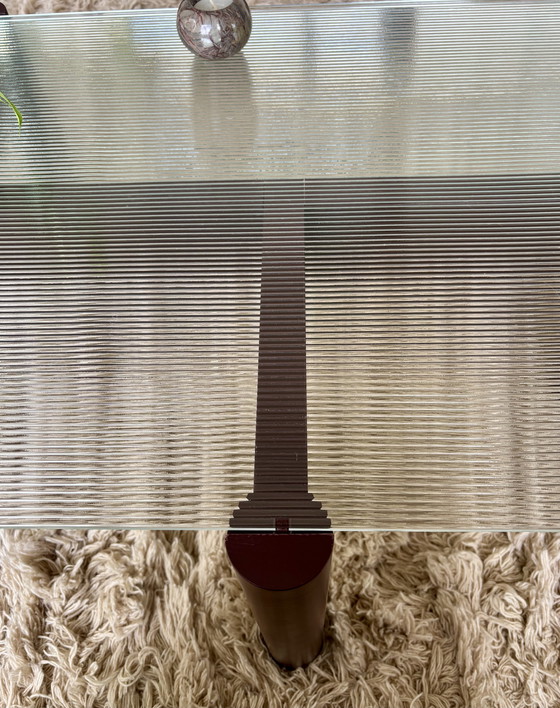 Image 1 of KOB Table Noo.ma, Wine Red, Ribbed Glass, Wooden Base