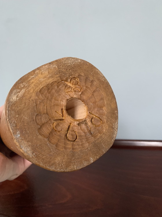 Image 1 of Grande sculpture vintage en bois de chêne, représentant une femme de 51 cm de long, de style scandinave.