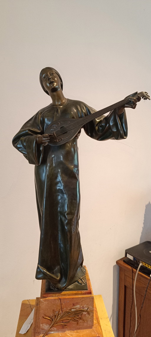 Brons van Edmond Le Fever