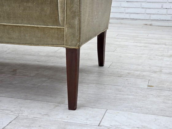 Image 1 of Divano a 3 posti danese degli anni '60, in velluto verde chiaro.