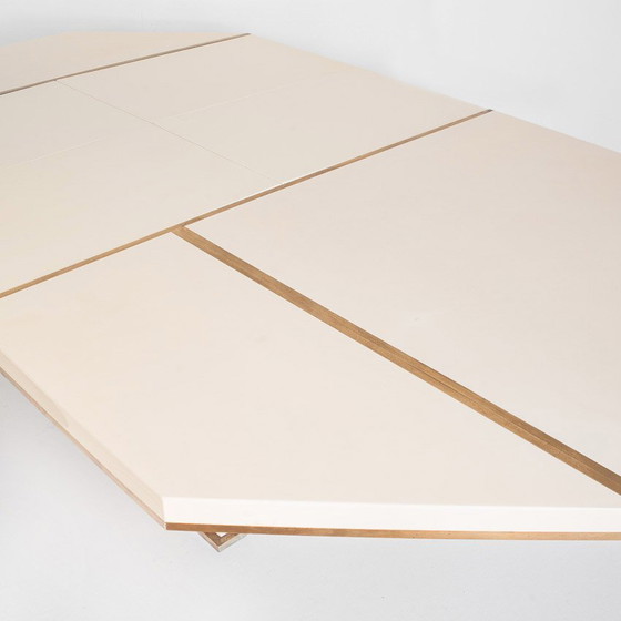 Image 1 of Mesa de comedor extensible, Jean-Claude Mahey, madera lacada y latón dorado, 70’s – Francia
